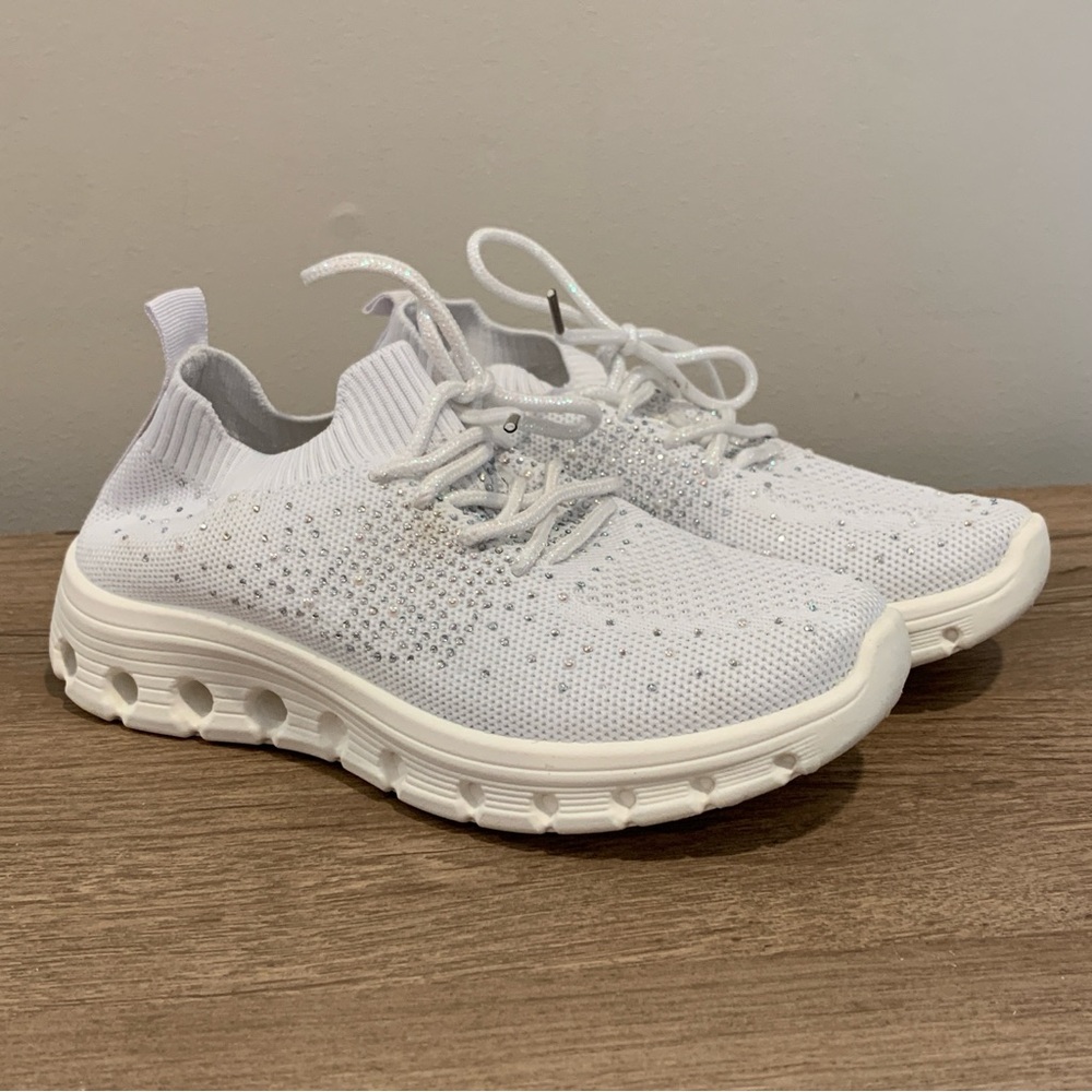 Youth girls size 4 white sparkle sneakers shoes
